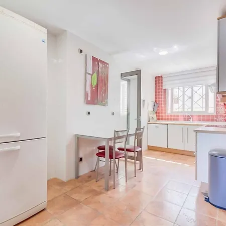 123- Ideal With Views, Pool, Sauna And Gym *