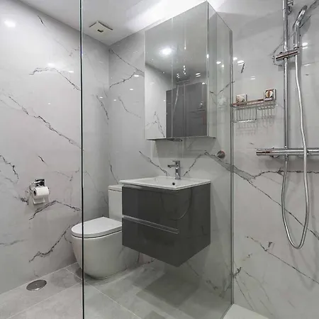 123- Ideal With Views, Pool, Sauna And Gym Apartment *