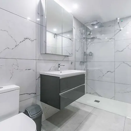 123- Ideal With Views, Pool, Sauna And Gym *