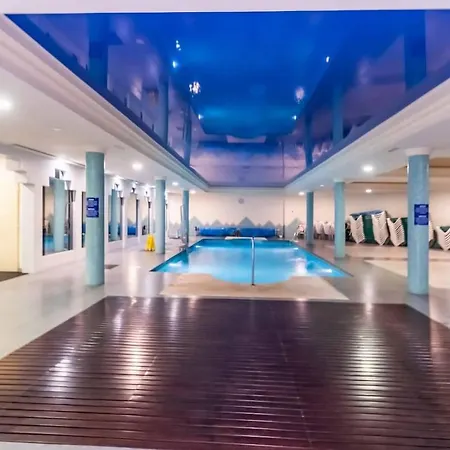 123- Ideal With Views, Pool, Sauna And Gym *