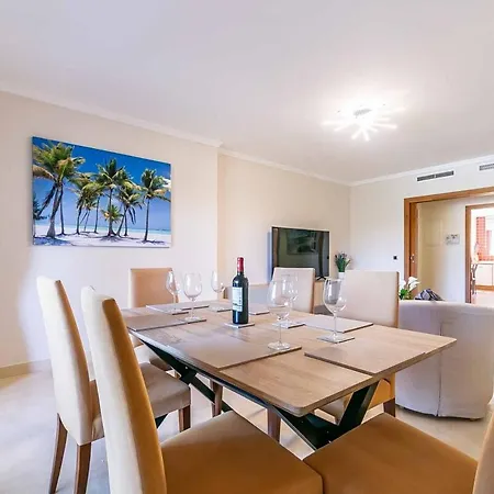 123- Ideal With Views, Pool, Sauna And Gym
